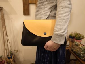 じゃばらバック 黒×ベージュ 例1