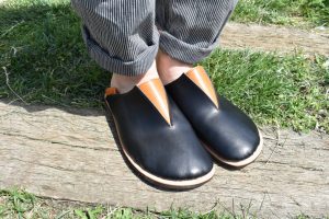 └ ふくろ縫いのさんかく外履き靴