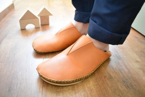 手縫いのさんかく部屋靴