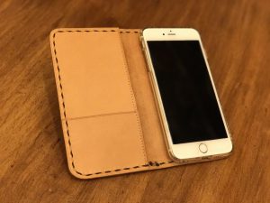手縫いで作るiPhone7・7plusケース