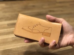 ◆ 牛ヌメ革の iPhone7・7plusケースに電気ペンで好きな絵を描こう◆