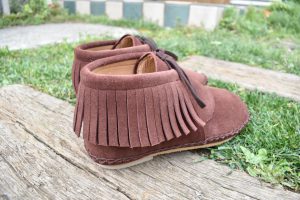 手縫いのフリンジ靴 茶色