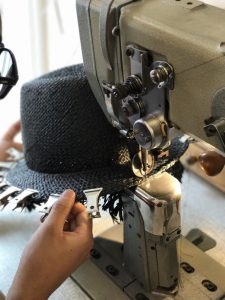 木型で作るハット ミシン作業