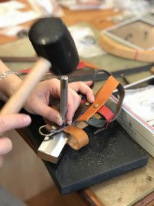 革で作る水筒ホルダー