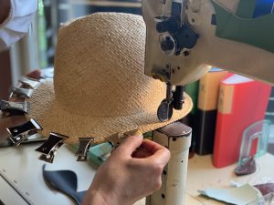 木型で作る麦わらハットミシン縫い